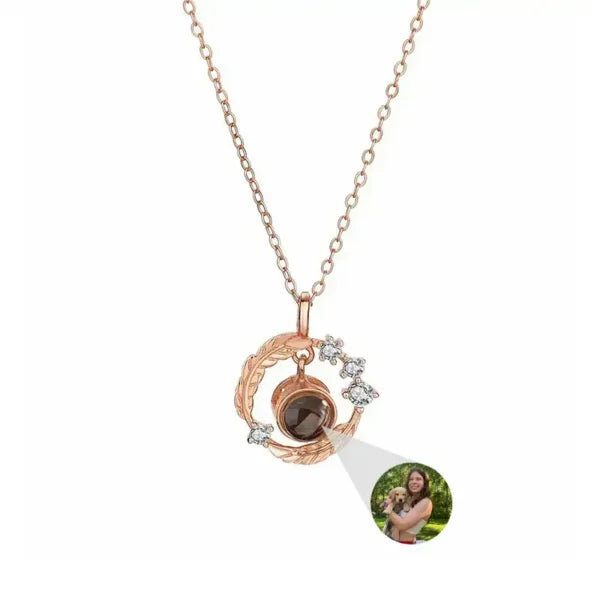 Collana in argento personalizzata per proiezione di foto con piume di diamanti