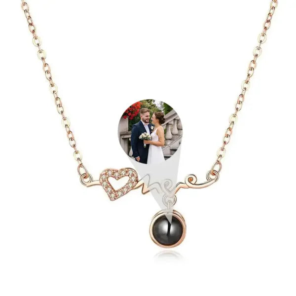 Collana in argento personalizzata con proiezione di foto a forma di cuore incrociato