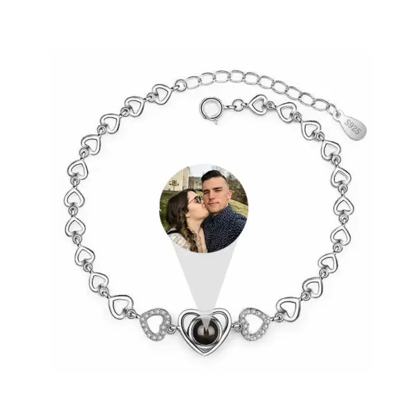 Bracciale con diamanti con proiezione cuore a cuore come regalo per la tua ragazza